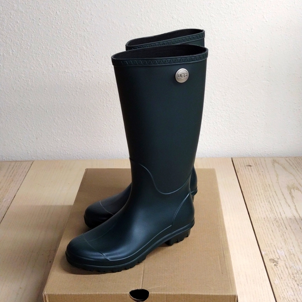 UGG Women's SHELBY MATTE Rain Boots!